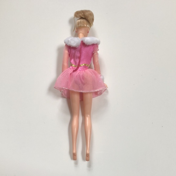 ⭐️Host Pick⭐️ - Jewel Skating Barbie - Picture 6 of 11